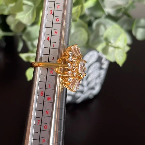 Vintage Avon Cocktail Ring - Picture 4 of 5